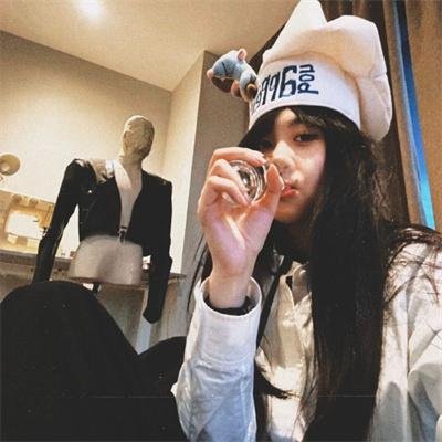 低头不见抬头见